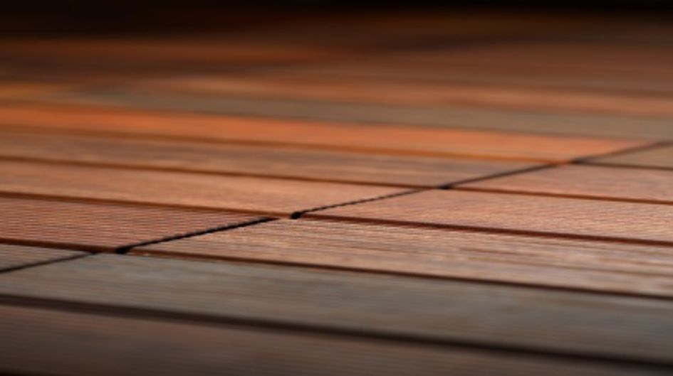 Dynasylan® SIVO 121 is normally applied to uncoated wood surfaces and generates a hydrophobic and easy-to-clean effect on the surface of the wood.
